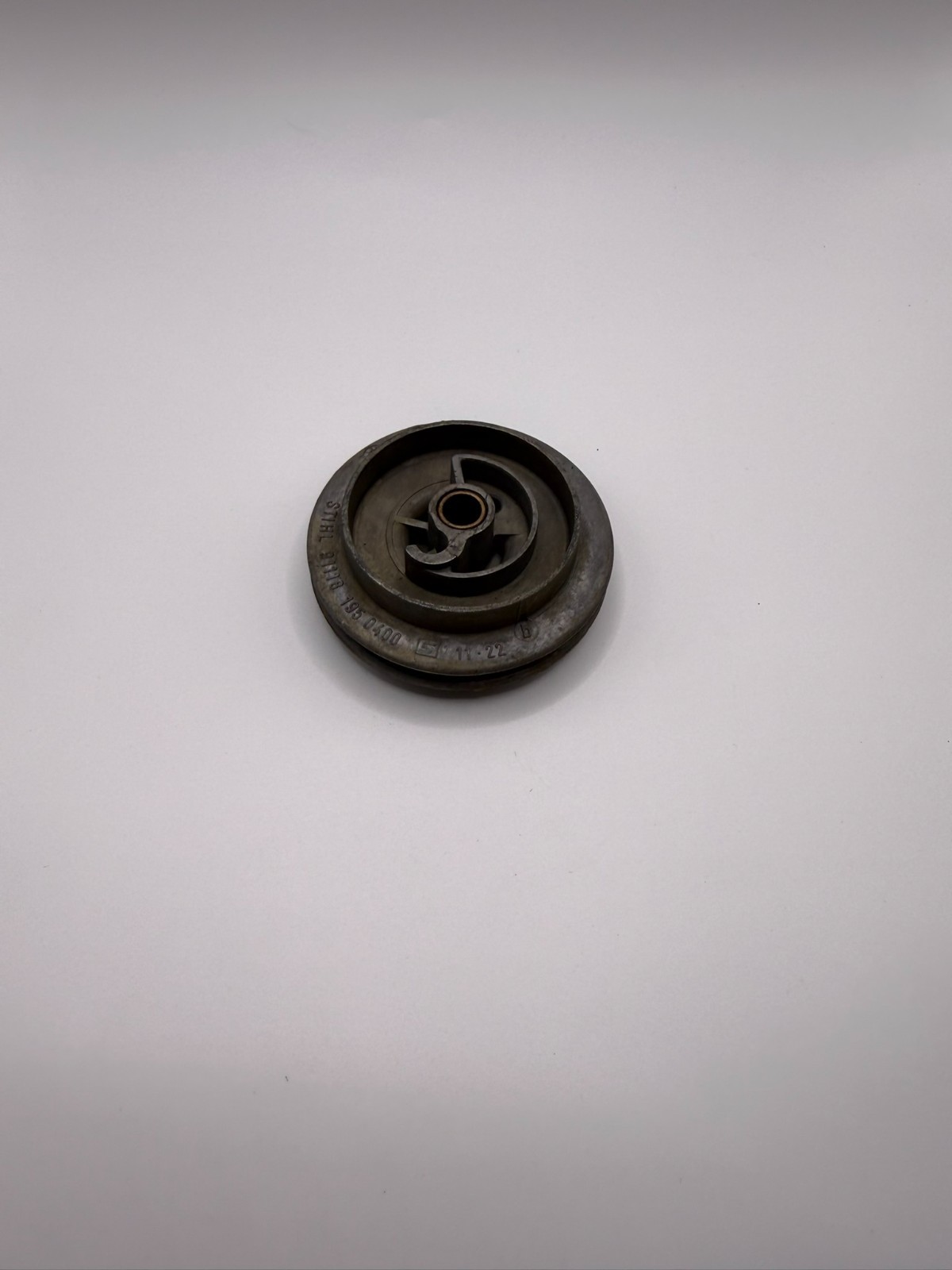 NEW OEM STIHL ROPE ROTOR PULLEY 028 AV 032 AV CHAINSAW 1118-190-1000 product image