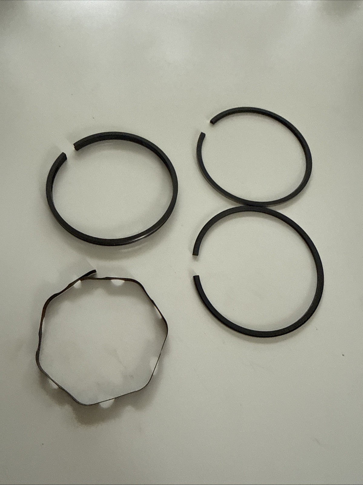 Briggs and Stratton 391654 Piston Rings Psn Standard OEM NOS product image